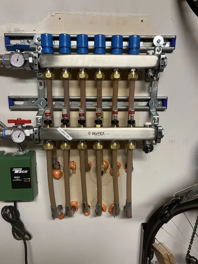 Plumber performing Leak Detection at a residential property in Los Altos